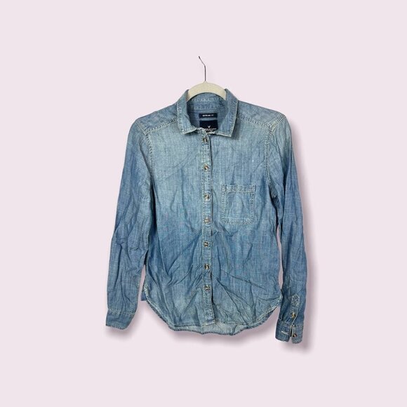 American‎ Eagle boyfriend fit button up chambray top - Picture 1 of 8